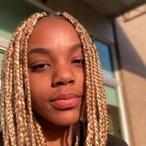 Meet your Posher, Dennishea